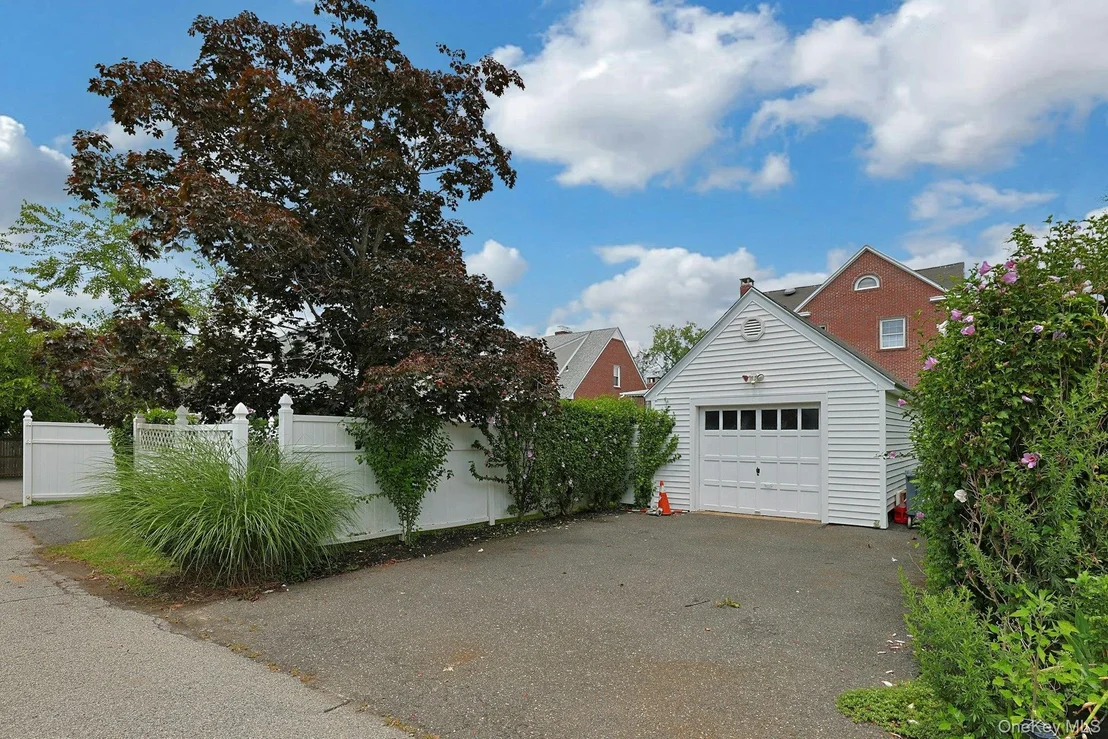 Photo of 54 Bowman Avenue