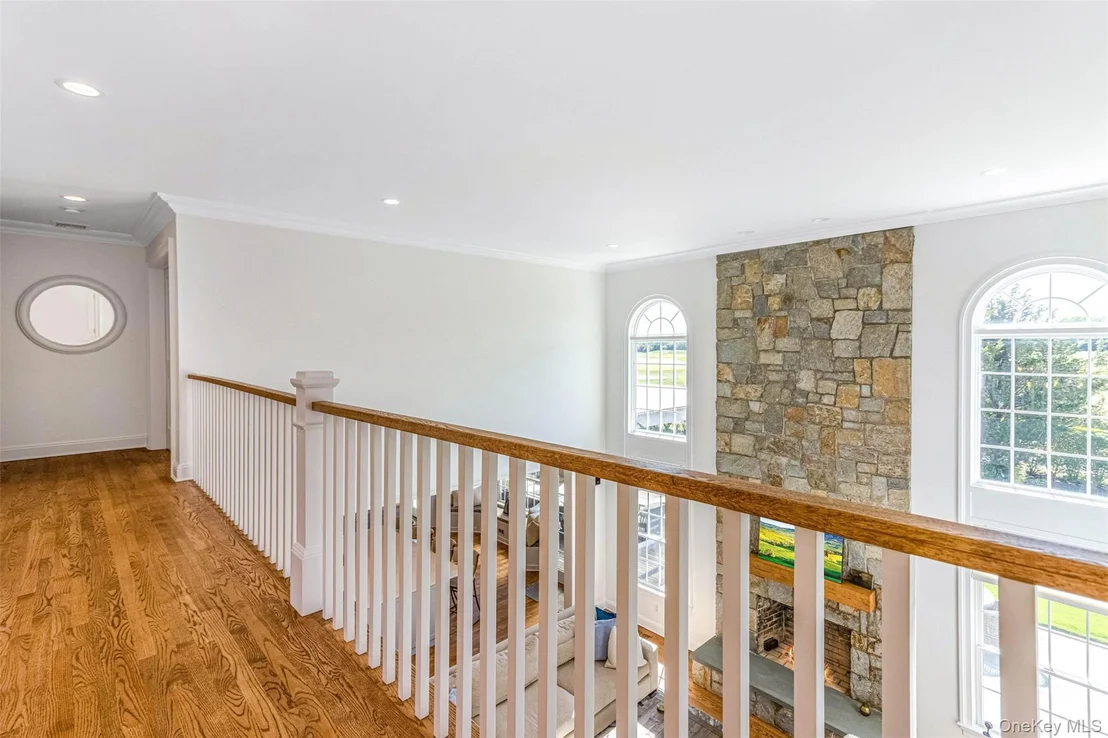 Photo of 350 Laurel Way
