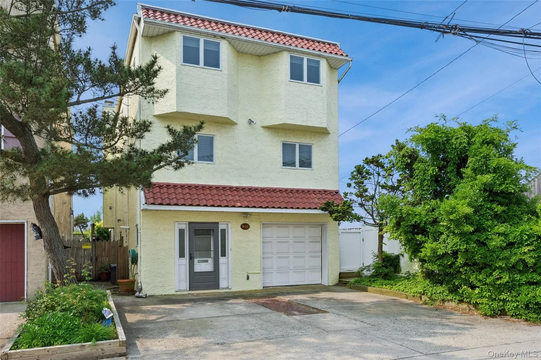 Photo of 931 Oceanfront Street