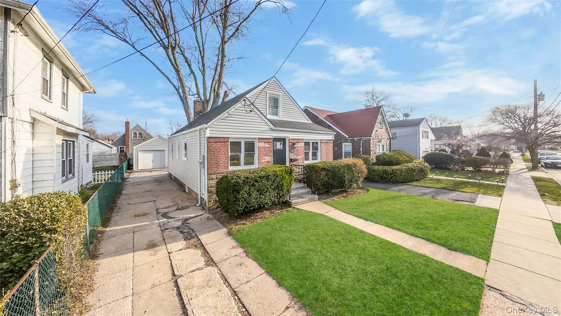 Photo of 224 Windsor Parkway