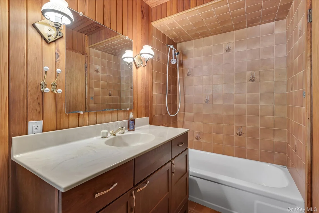 Photo of 6 Roxbury Drive