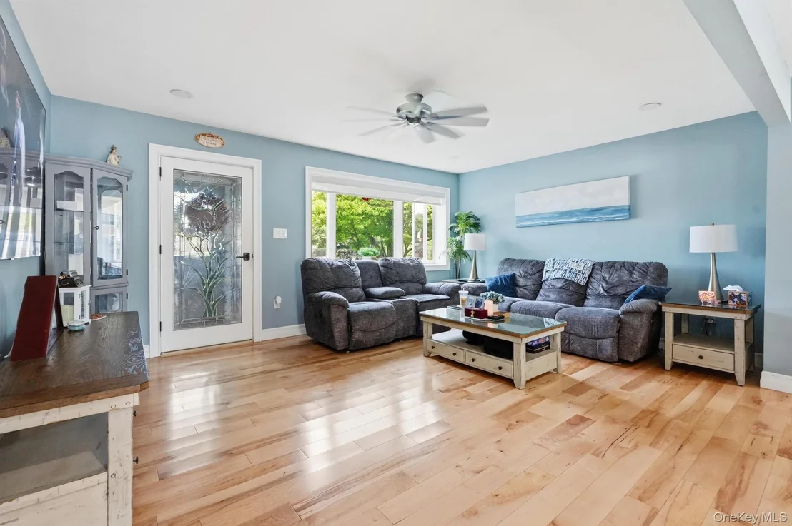 Photo of 841 Willow Road