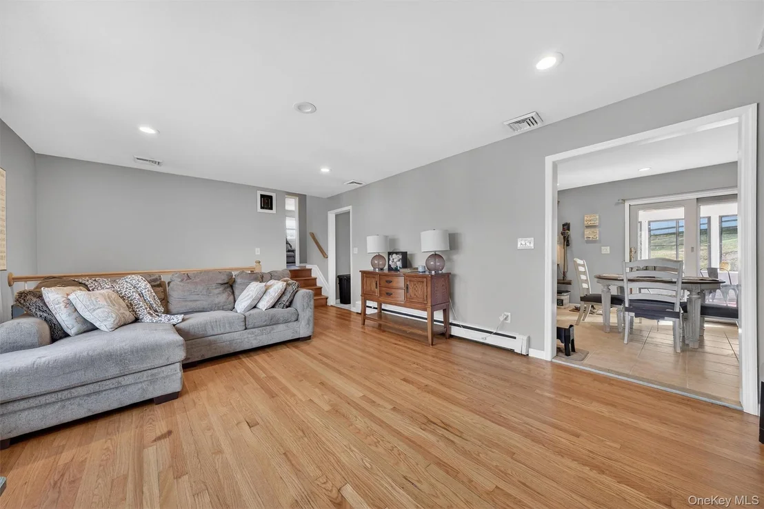 Photo of 216 Edgewood Drive N