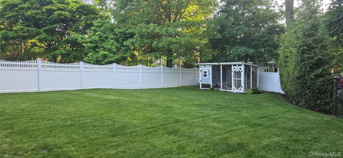 Photo of 522 Moriches Road