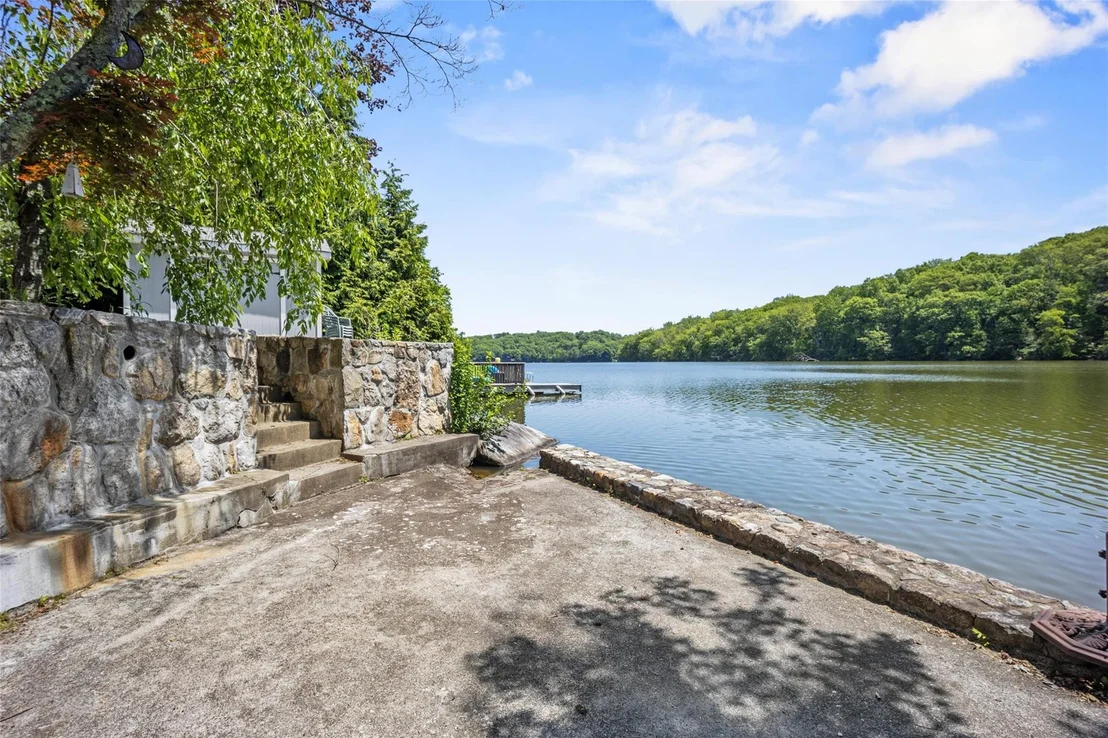 Photo of 65 Lakeside Road