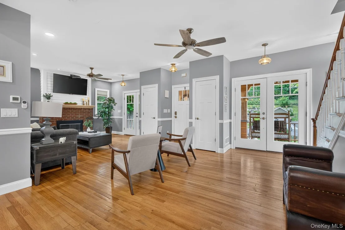 Photo of 42 Colonial Avenue