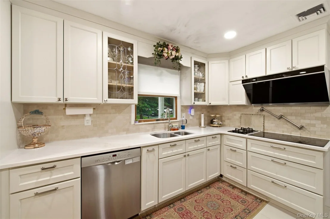 Photo of 19 Eckernkamp Drive