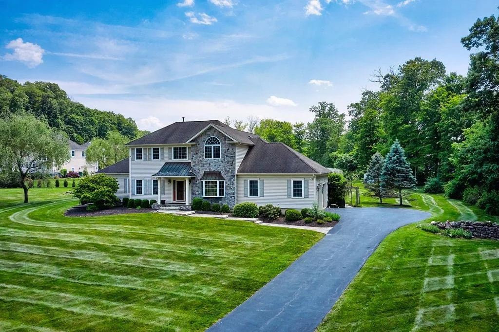 Photo of 57 Coachlight Drive