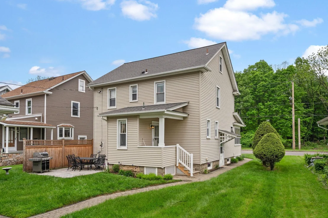 Photo of 323 Hooker Avenue