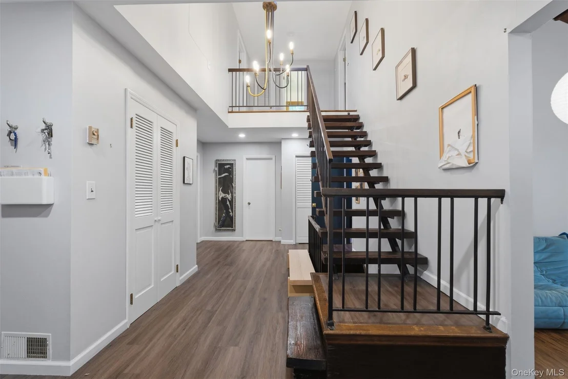 Photo of 8 Upper Shad Road