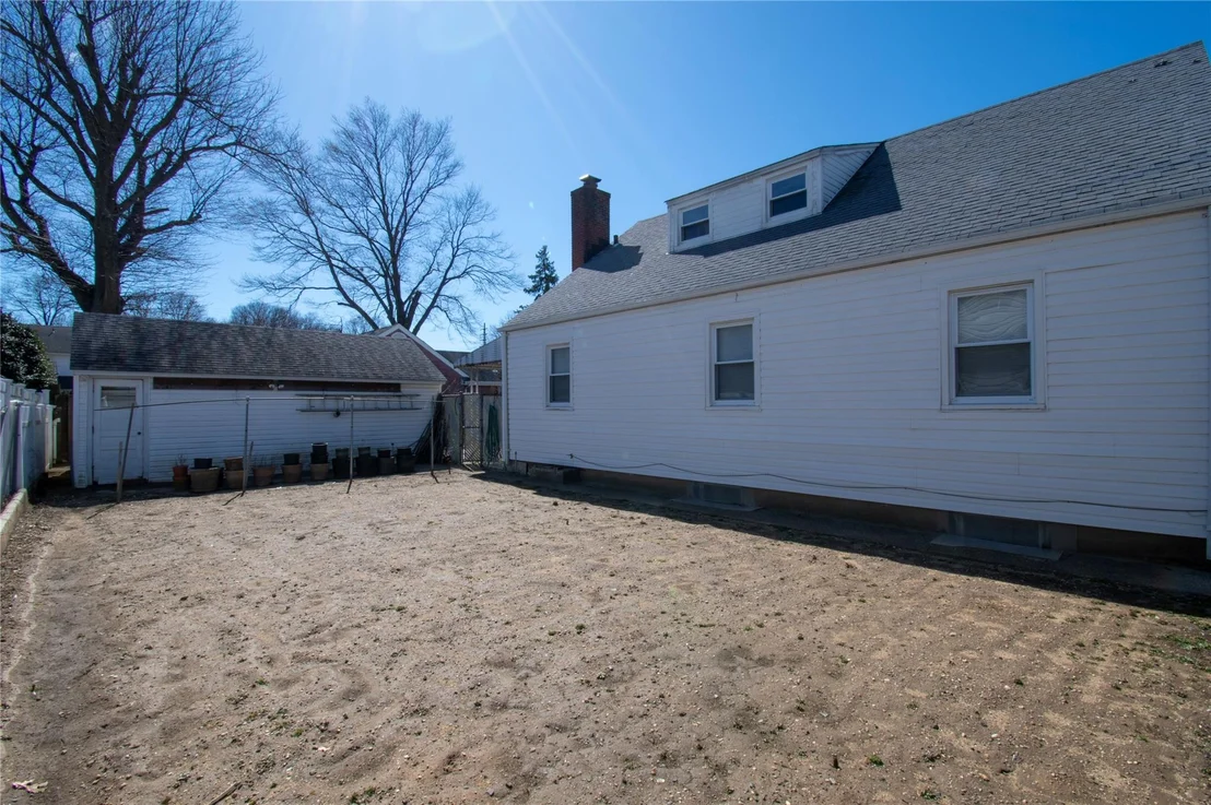 Photo of 2135 Maple Street