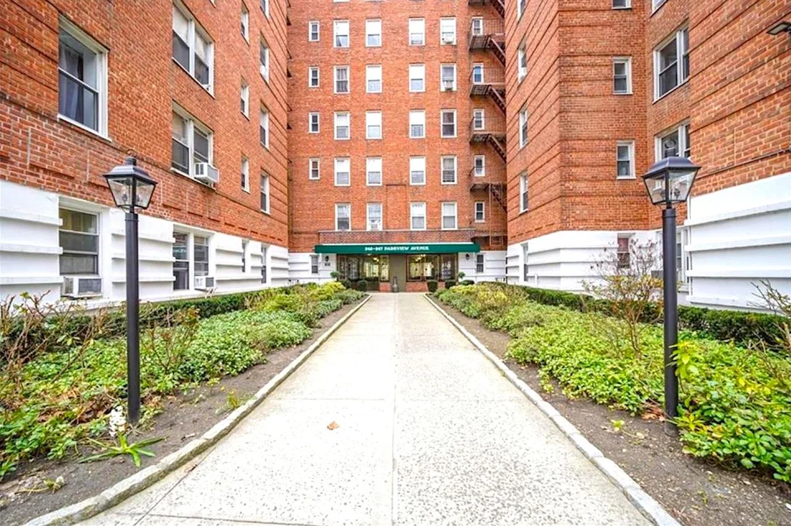 Photo of Unit 3F at 247 Parkview Avenue