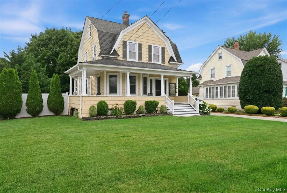 Photo of 991 Cottage Place