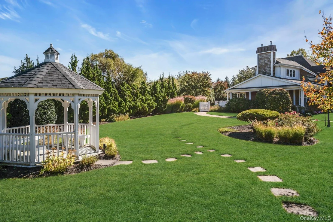 Photo of 420 Stonecrop Road