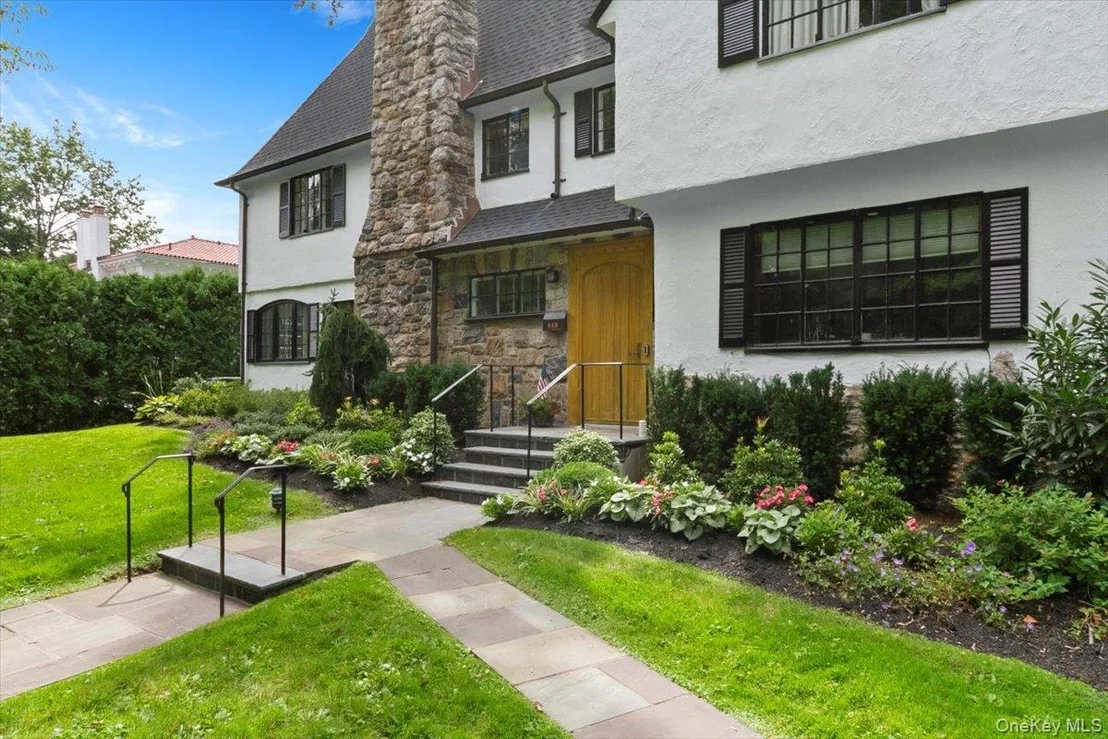 Photo of 449 Pelham Manor Road