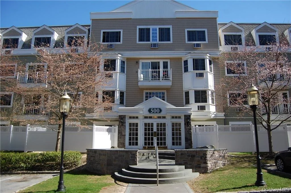 Photo of Unit 2H at 500 Pondside Drive