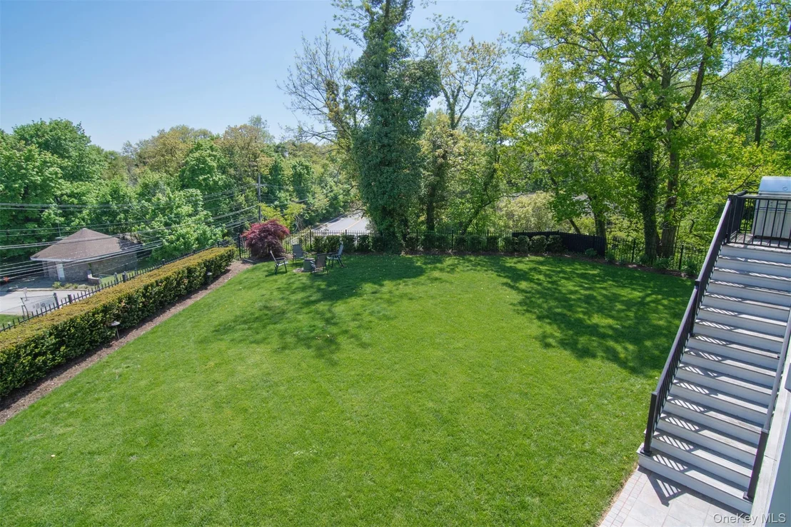 Photo of 8 Shoreview Circle
