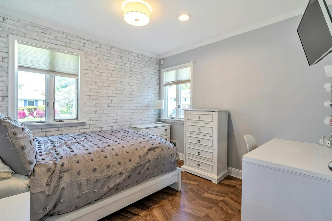 Photo of 142 Sutton Drive