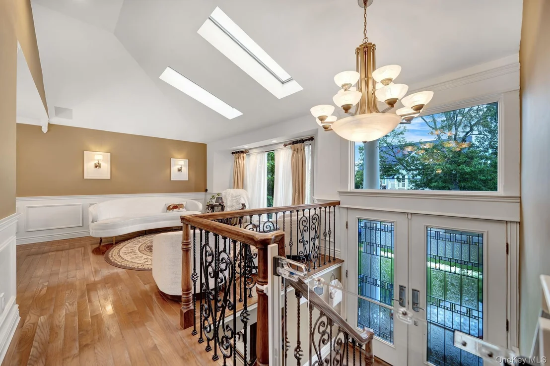 Photo of 2817 Riverside Drive