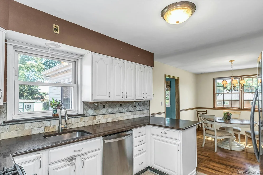 Photo of 735 Muncey Road