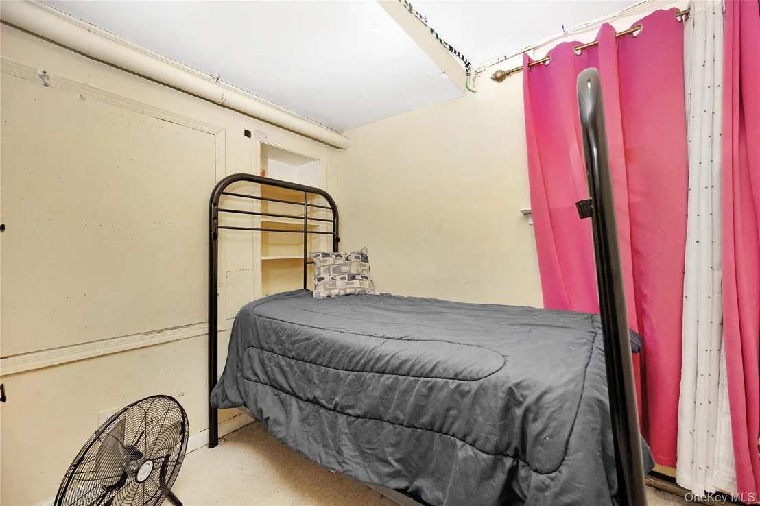 Photo of 3152 Randall Avenue