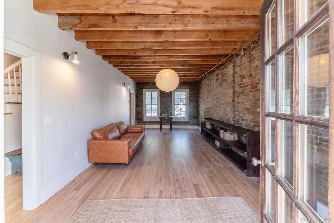 Photo of 72 Hunter Street