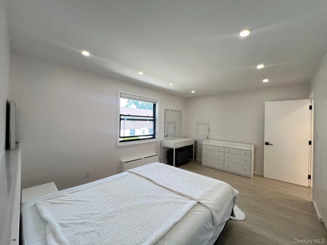 Photo of Unit B at 13707 68th Drive