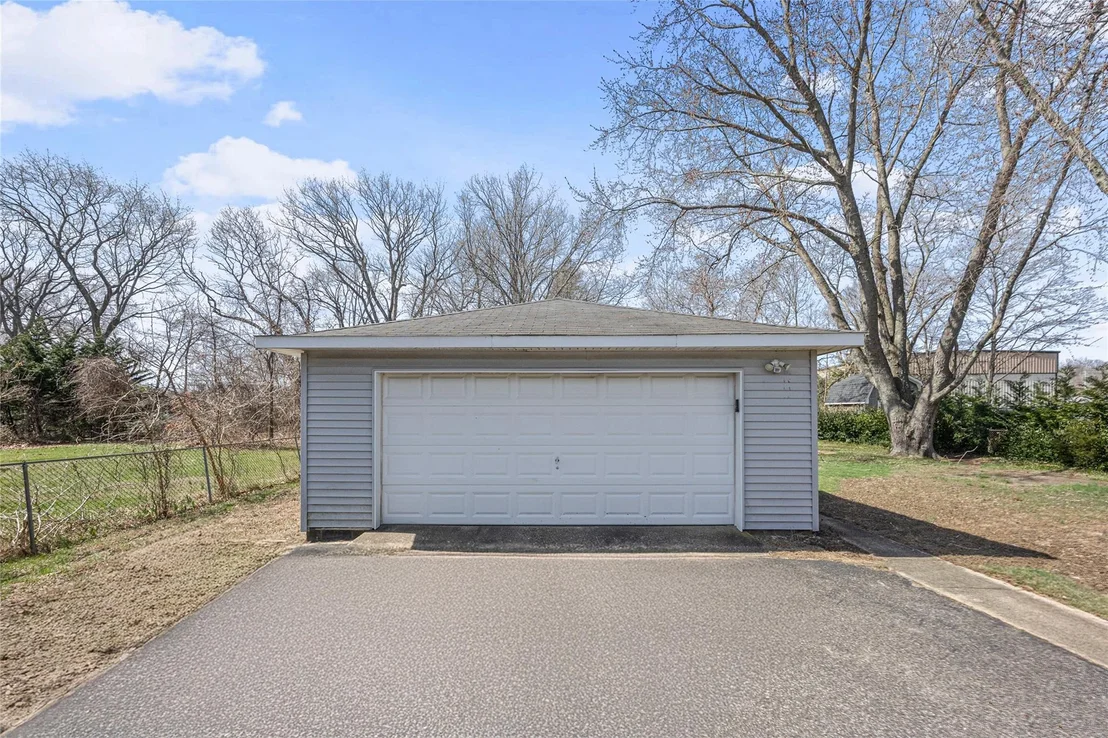 Photo of 77 Fairway Avenue