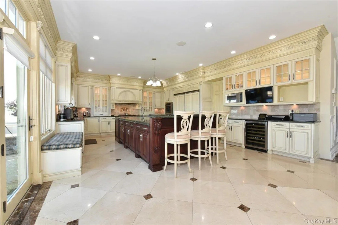 Photo of 3510 Riverside Drive