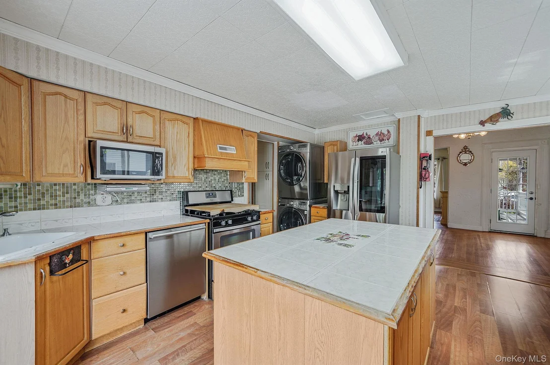 Photo of 74 Maple Avenue