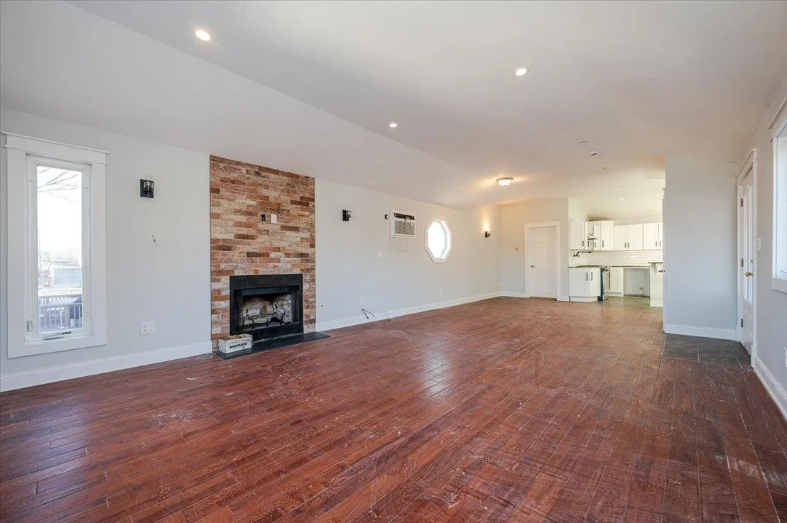 Photo of Unit D at 46 Edgewater Park
