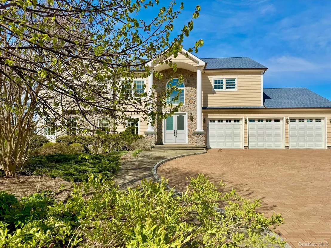 Photo of 1680 Lands End Road