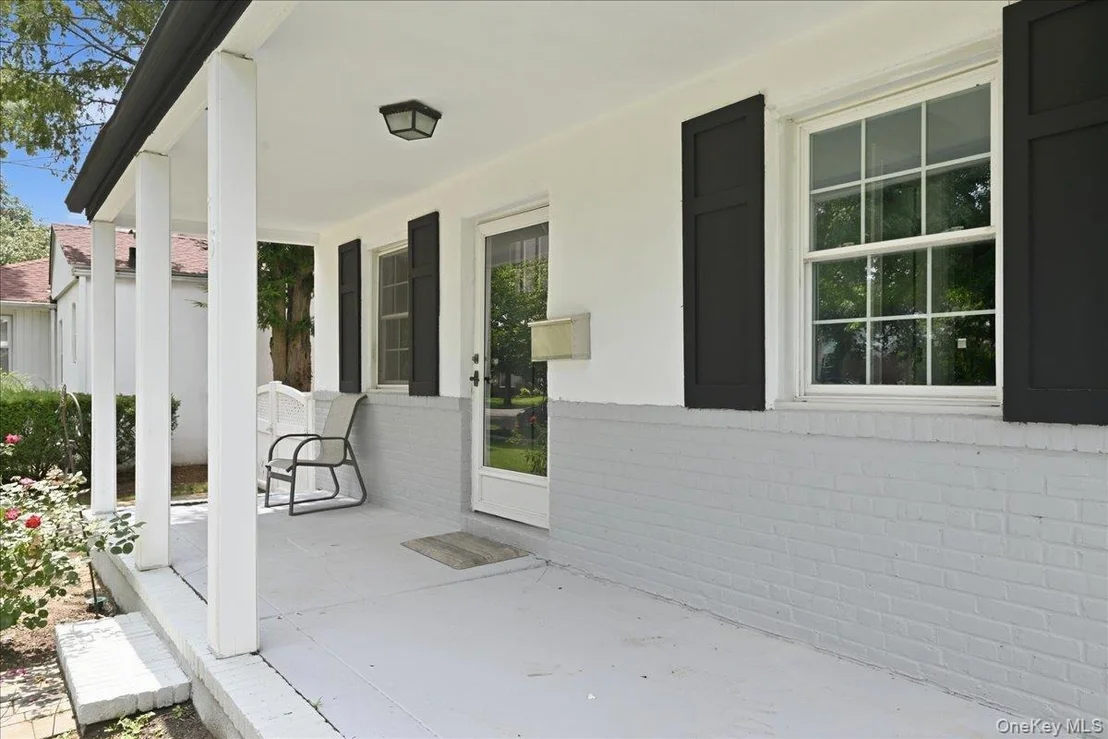 Photo of 415 Leonard Boulevard
