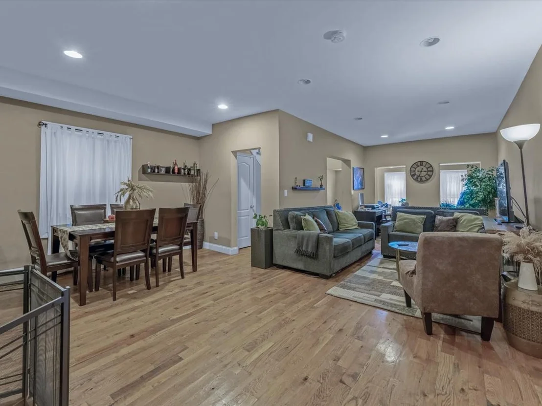 Photo of 2677 Heath Avenue