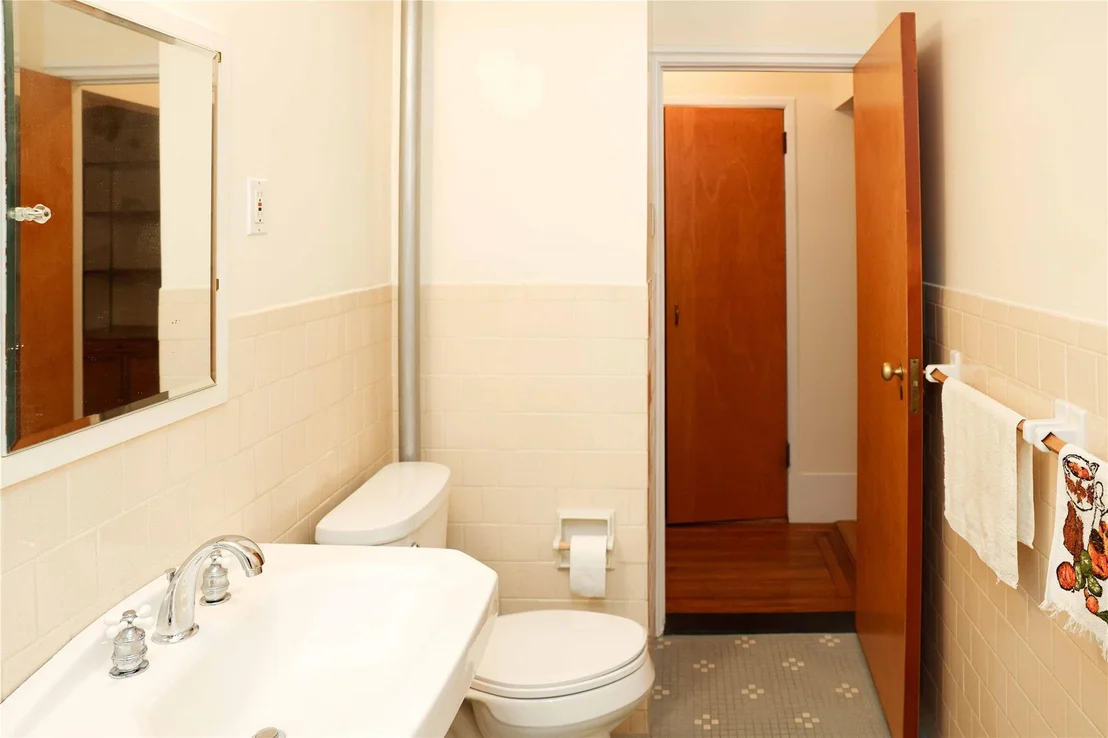 Photo of Unit 1A at 808 Bronx River Road