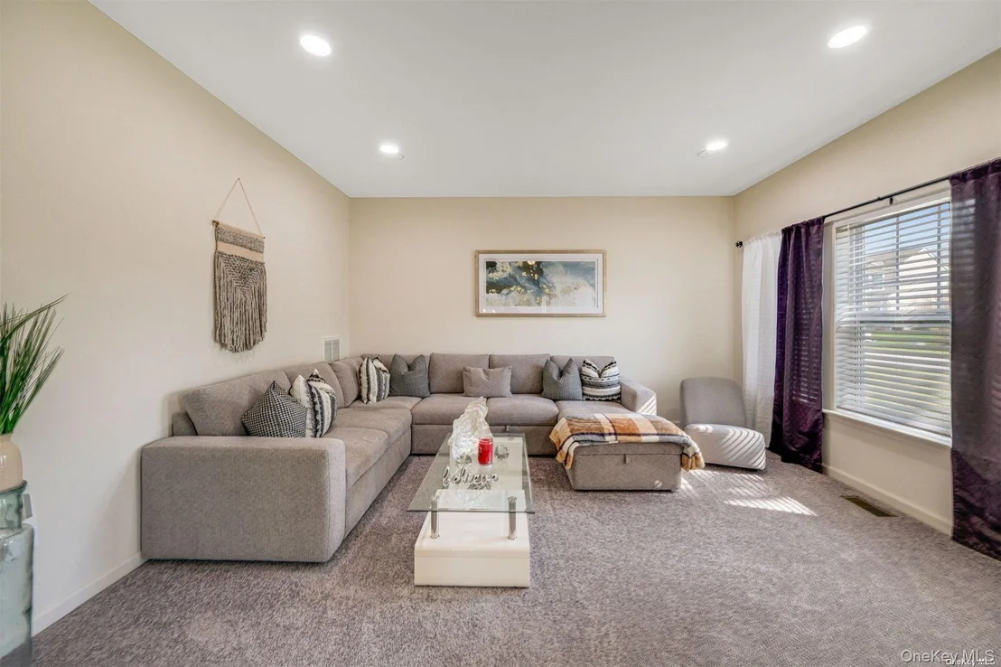 Photo of 7 Pondview Circle