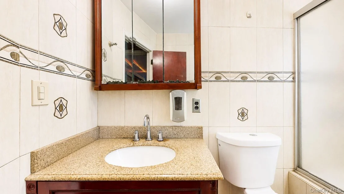 Photo of 336 W Valley Stream Boulevard