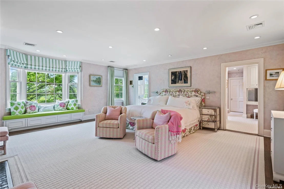 Photo of 200 Cleft Road