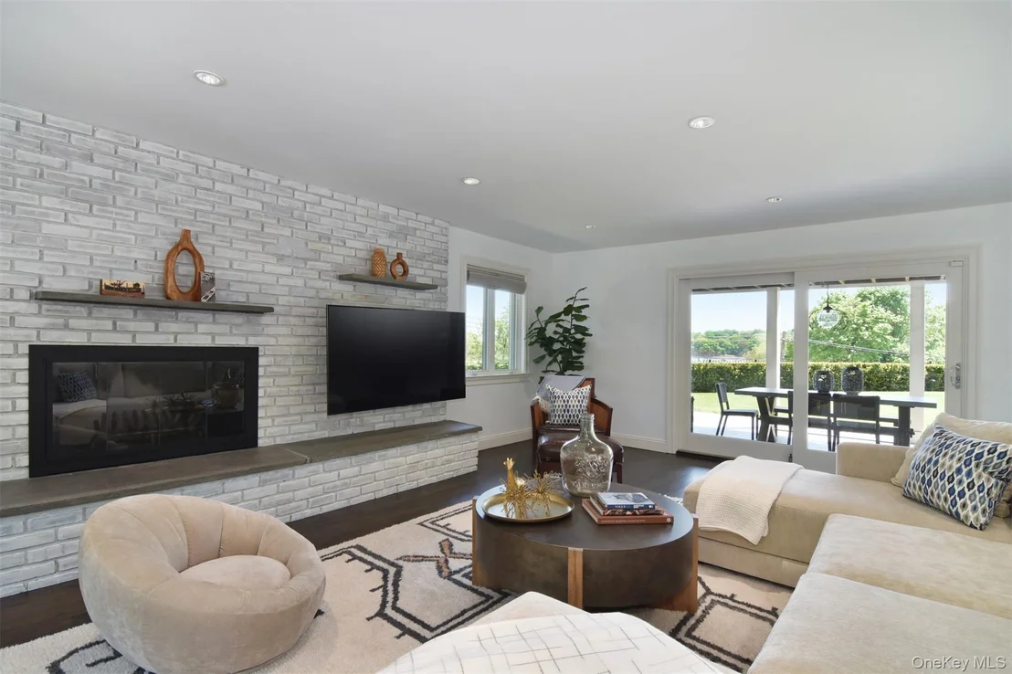 Photo of 8 Shoreview Circle