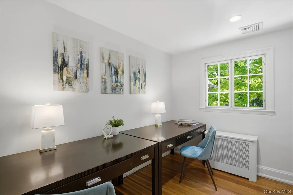 Photo of 449 Pelham Manor Road