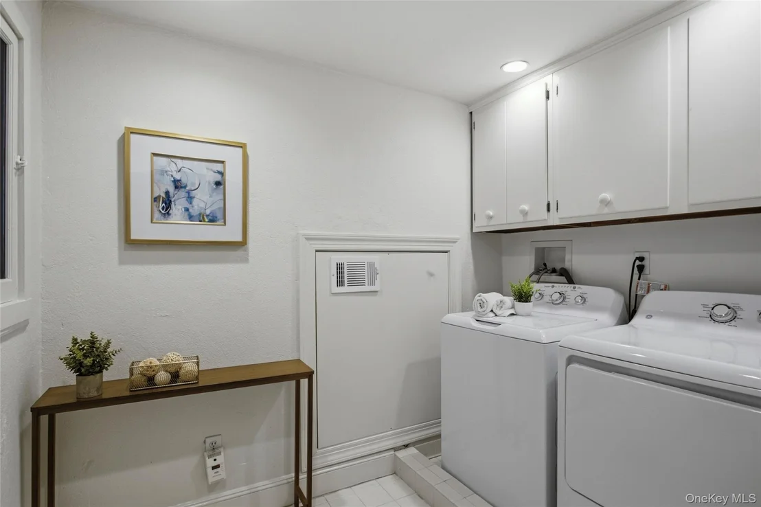 Photo of 449 Pelham Manor Road