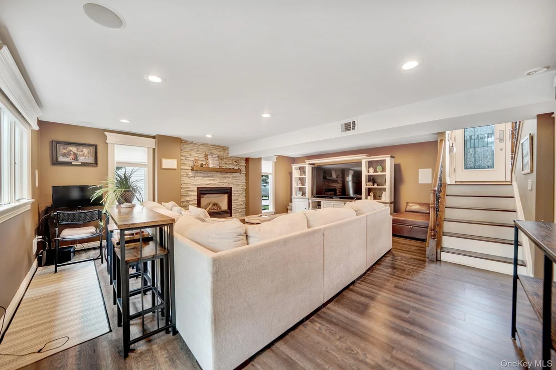 Photo of 2817 Riverside Drive