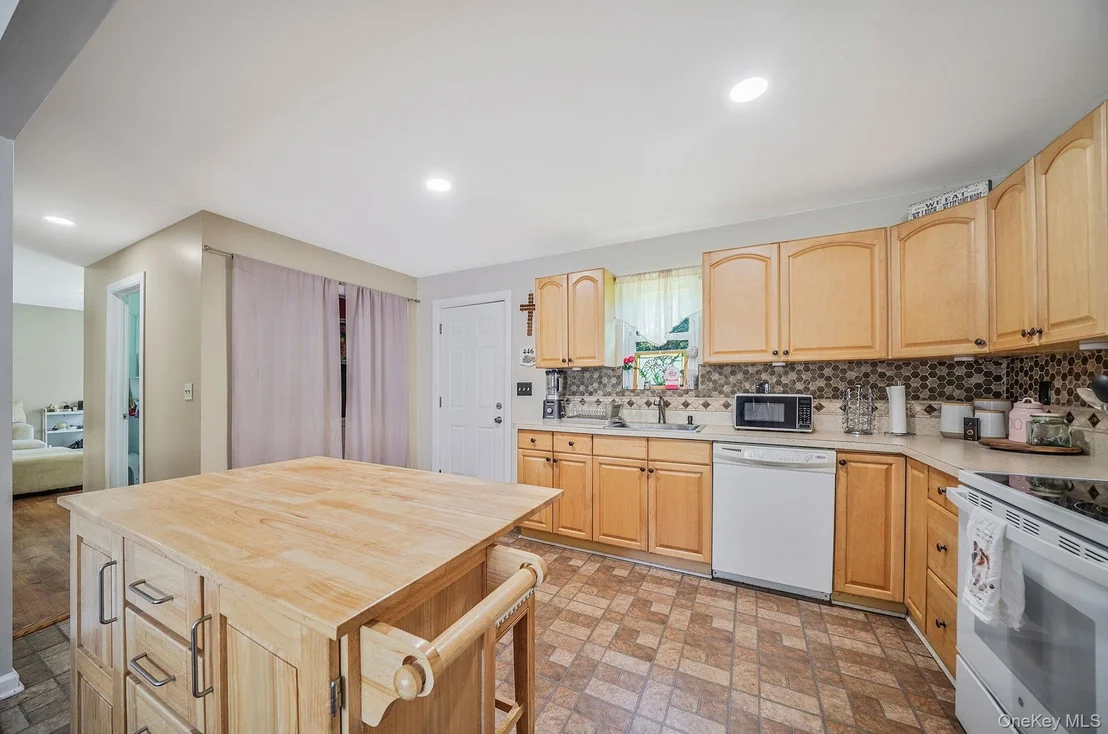 Photo of 35 Maple Avenue