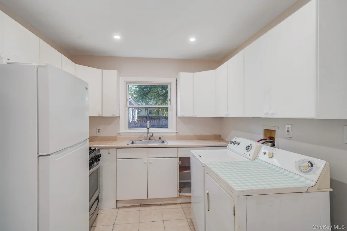 Photo of 2 W Walnut Street