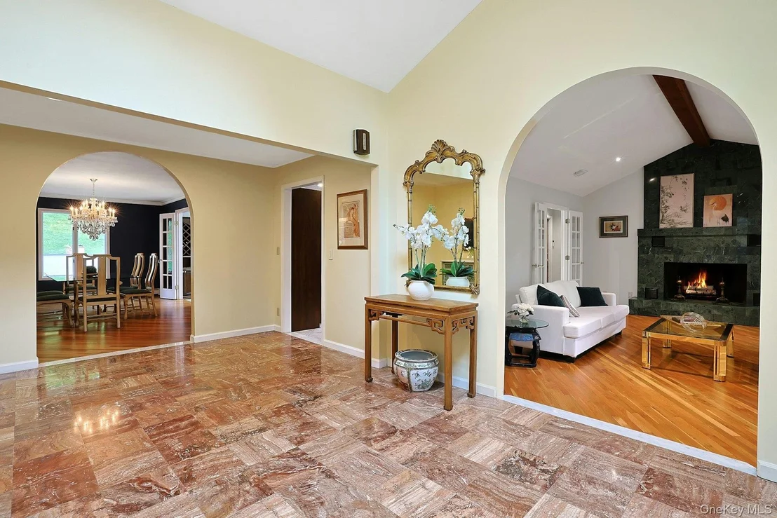 Photo of 77 Central Drive