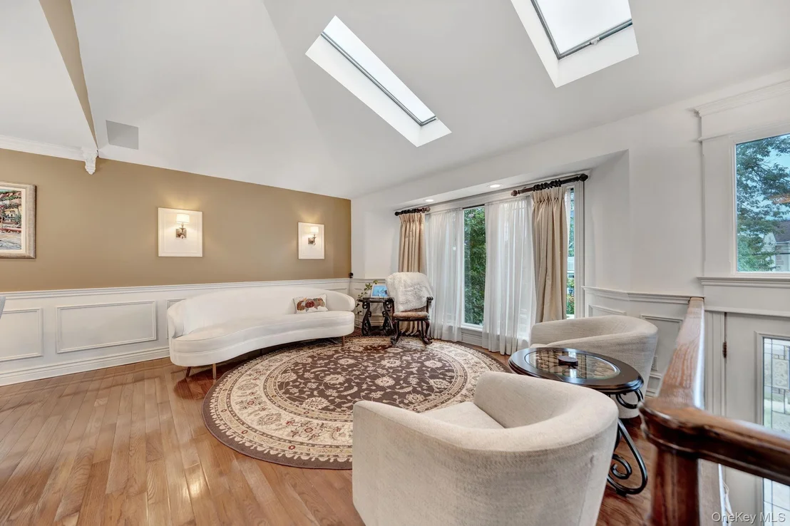 Photo of 2817 Riverside Drive
