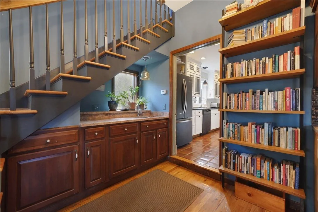 Photo of 323 Lakeside Road