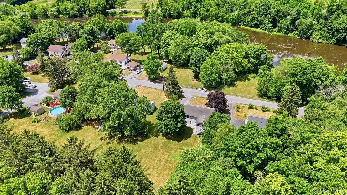Photo of 122 River Road