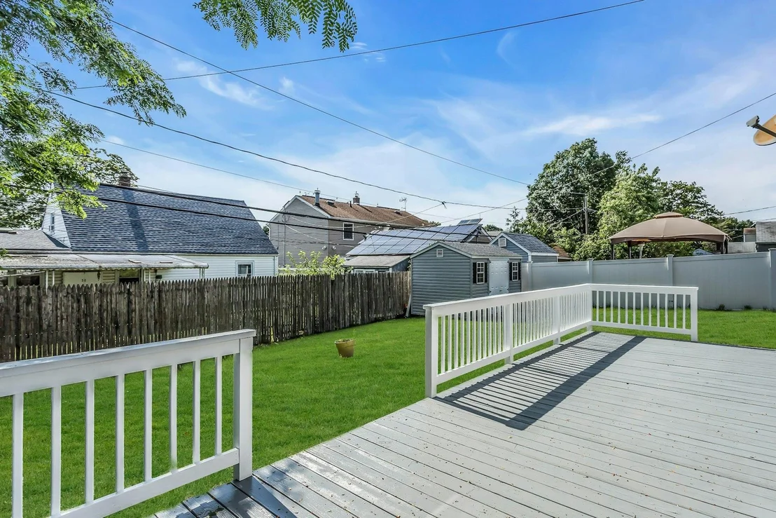Photo of 444 Gardiners Avenue