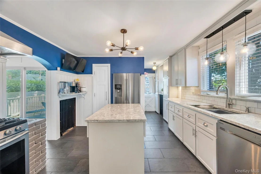 Photo of 105 Maple Avenue